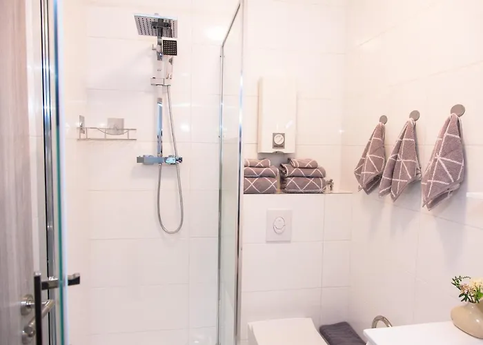 T&k Near Messe Fair Trade Duesseldorf Und Airport 2b דירה *